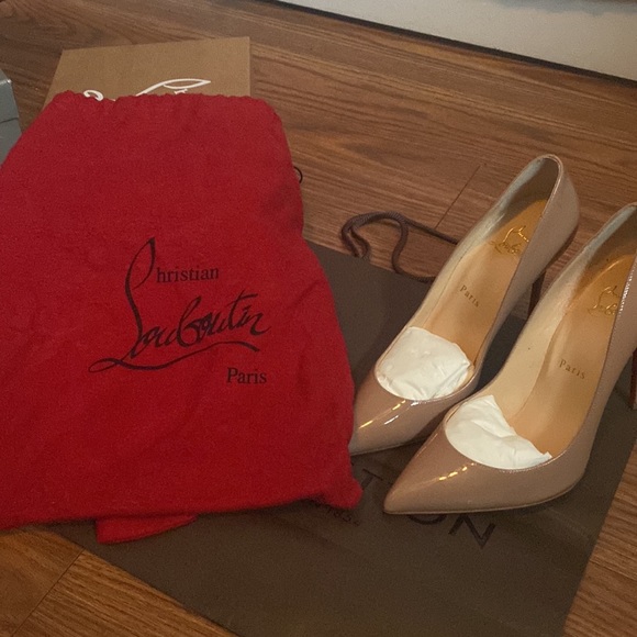 NWOT Christian Lounoutins PigalleFollies 100 Patent Nude Pumps - Picture 16 of 17